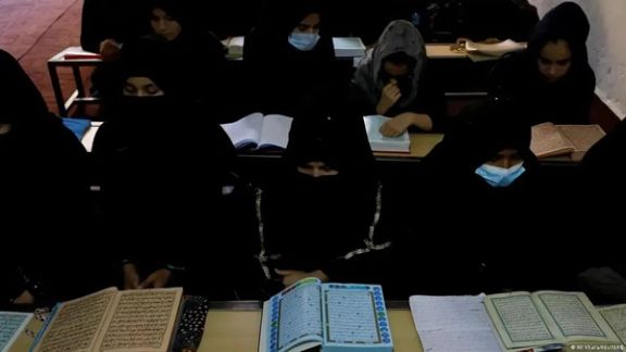 مقام طالبان در پنجشیر خواستار بازنگری نصاب آموزشی «به اساس ارزشهای اسلامی» شد