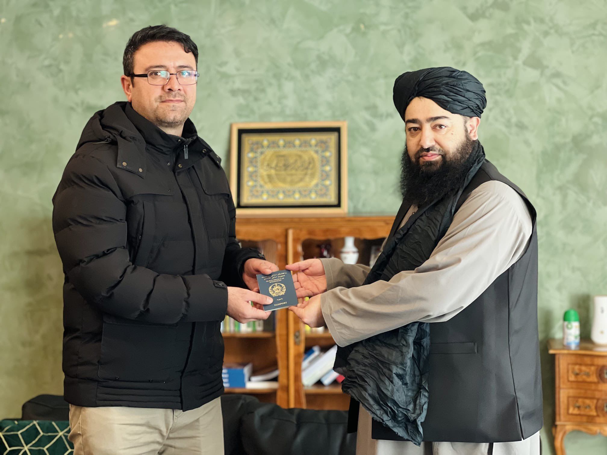 په بُن کې د طالبانو کونسلګري: له اوږده ځنډ وروسته د پاسپورټونو د وېش بهیر پیل شو