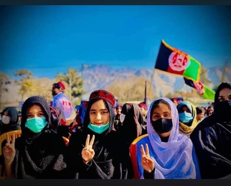 له اتڼونو او ملي بېرغونو تر چوپتیا؛ په پاکستان کې د افغانستان د خپلواکۍ ورځې رنګ بدل شوی
