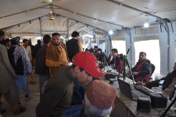 روانه اونۍ؛ د پاکستان له زندانونو ۲۰۰ خوشې شوي افغان کډوال افغانستان ته ستانه شول