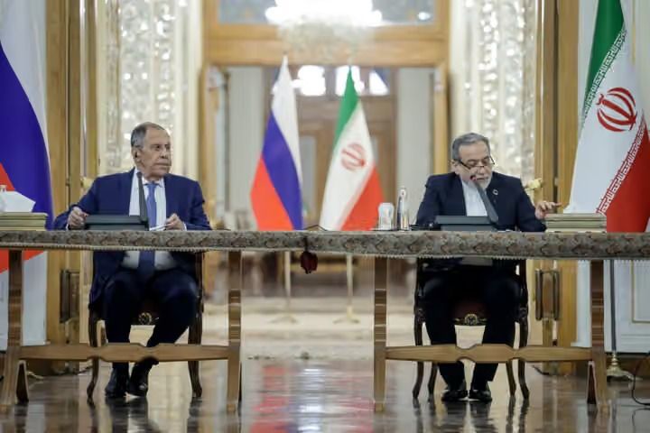 ایران و روسیه بر کاهش تنش میان طالبان و پاکستان تأکید کردند