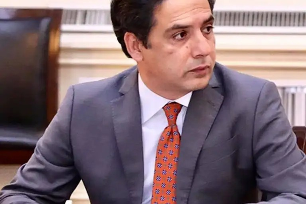 مستشار الرئيس السابق: باكستان غيّرت استراتيجية الضغط على طالبان