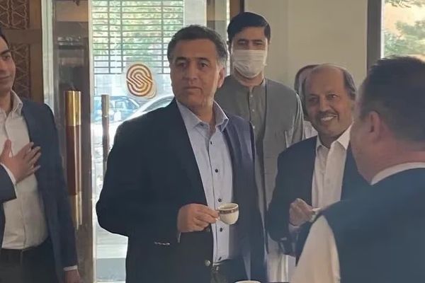 دبلوماسي باكستاني: رئيسا الاستخبارات الباكستانية والأميركية كانا في كابل بعد سيطرة طالبان