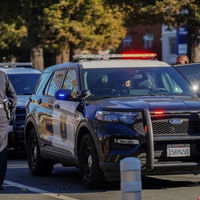 د امریکا د کلفرونیا ایالت په یو سوداګریز مرکز کې ډزې شوي