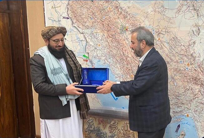 ایران کې د طالبانو استازي د دغه هیواد له چارواکو سره د افغان کډوالو پر حالت خبرې کړې دي