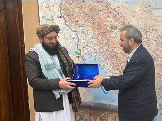 ایران کې د طالبانو استازي د دغه هیواد له چارواکو سره د افغان کډوالو پر حالت خبرې کړې دي