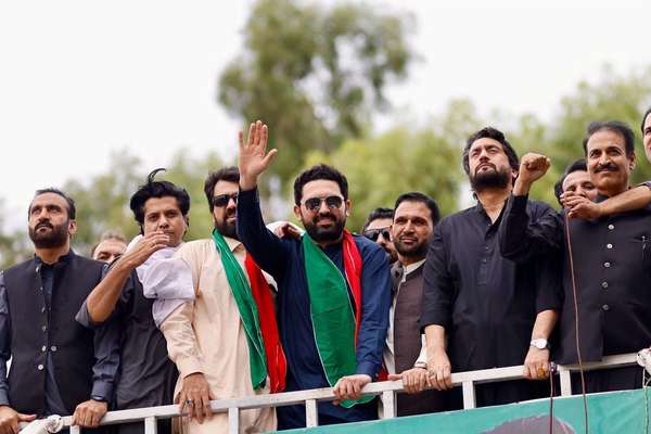 د پښتونخوا اعلی وزیر: د عمران خان د خوشې کېدو وروستۍ او یوازینۍ لار سولهییز اعتراضونه دي