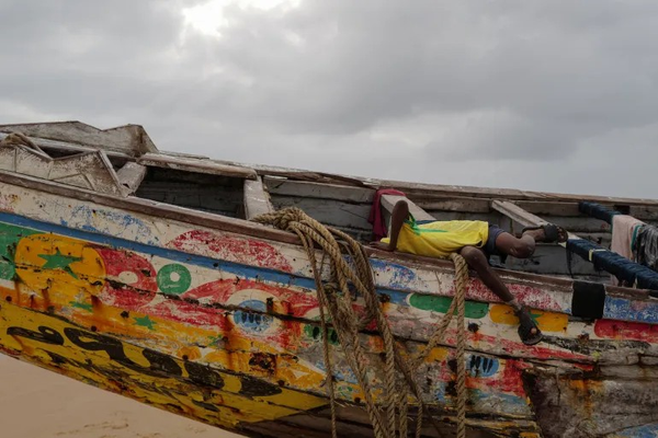 د ګامبیا په ساحل کې د کډوالو کښتۍ ډوبېدو له امله ۷ کسان مړه شوي دي