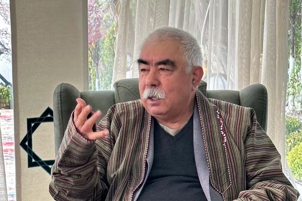 مارشال دوستم در روز زبان اوزبیکی طالبان را به نادیده گرفتن حقوق اقوام و زبانها متهم کرد