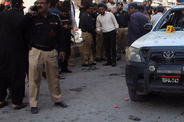 په بلوچستان کې پر پولیسو د وسله وال برید په پایله کې درې کسان وژل شوي او پنځه نور ټپیان دي