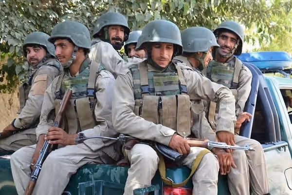 سرچینې: طالبانو په جنوبي ولایتونو کې د پخوانیو سرتېرو د څار او ټیلیفوني تعقیب بهیر پیل کړی