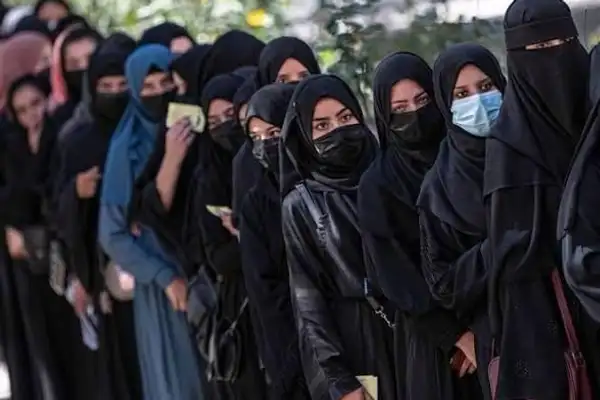 پنځه کاله محرومیت؛ افغانې نجونې لاهم له منځنیو زدهکړو محرومې دي