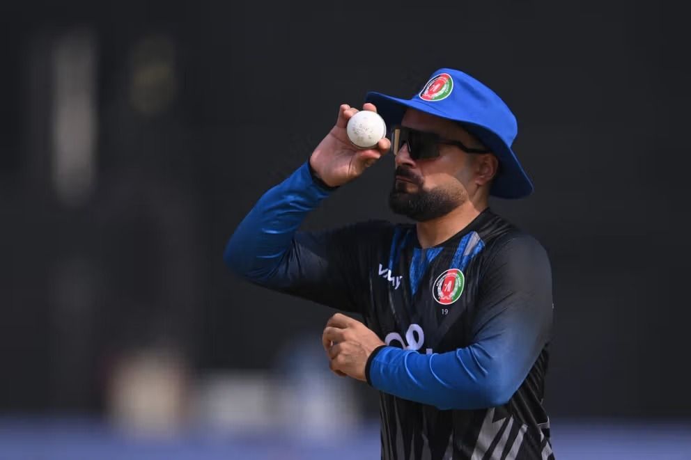 د افغانستان د کرېکټ لپاره نوی ویاړ؛ راشد خان د نړۍ د شل اوریزو لوبو غوره توپ‌اچوونکی شو