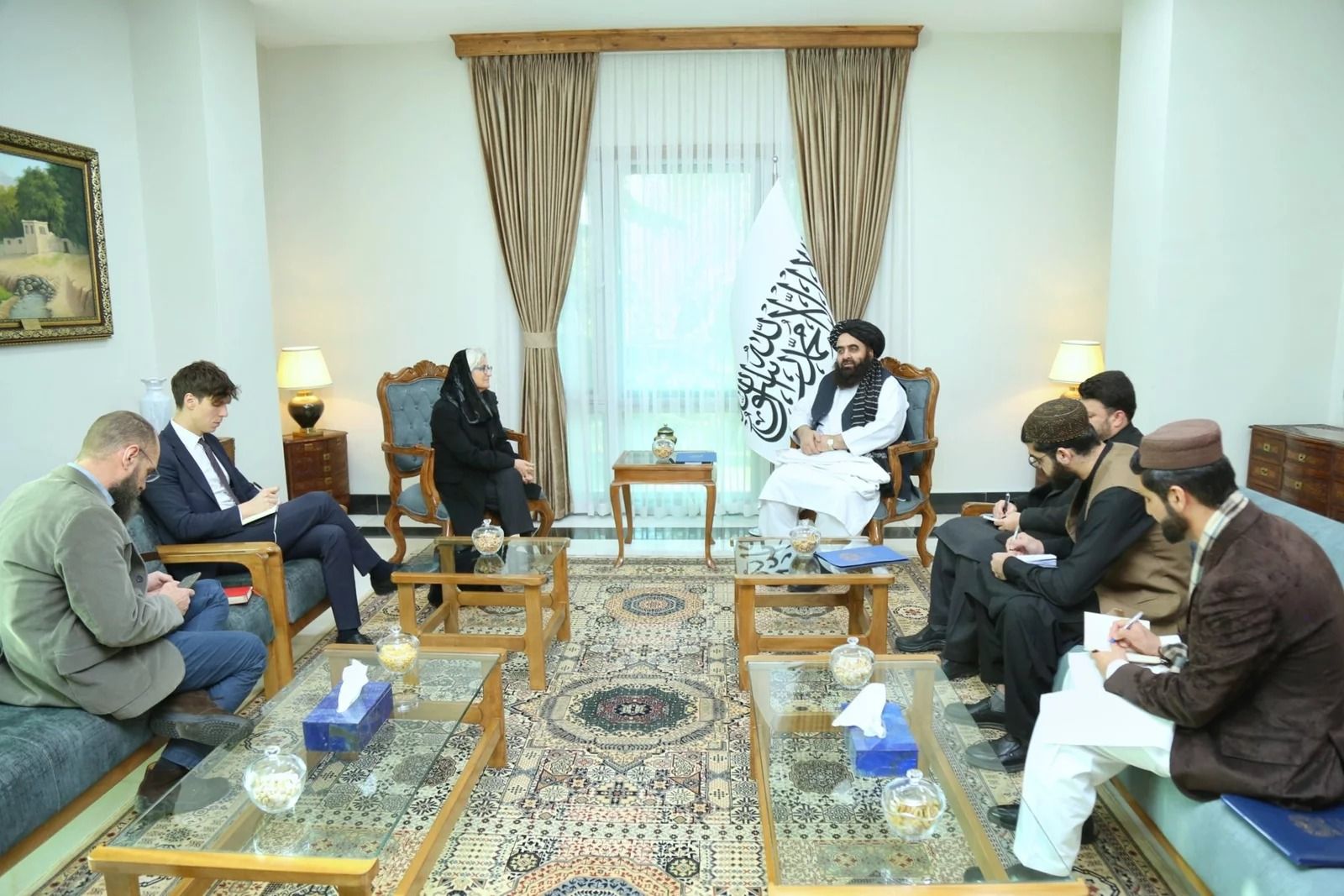 د طالبانو بهرنیو چارو وزیر سره د ایټالیا شازدافېرې وکتل