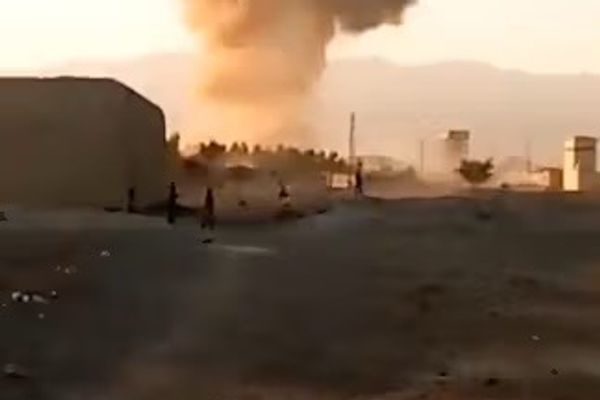 منابع امنیتی پاکستان: حمله انتحاری نزدیک پایگاه نظامی وزیرستان جنوبی ناکام شد