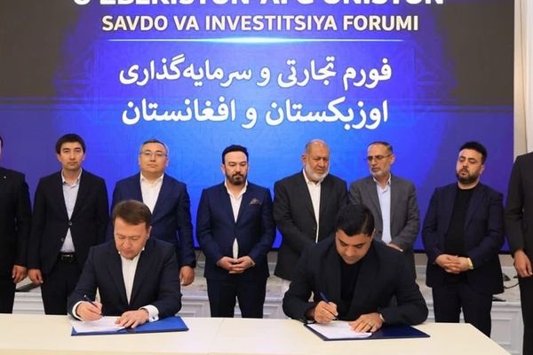 طالبان: افغان او ازبک سوداګرو د ۴۰۰ مېلیونه ډالرو په ارزښت ۲۰ هوکړې لاسلیک کړې