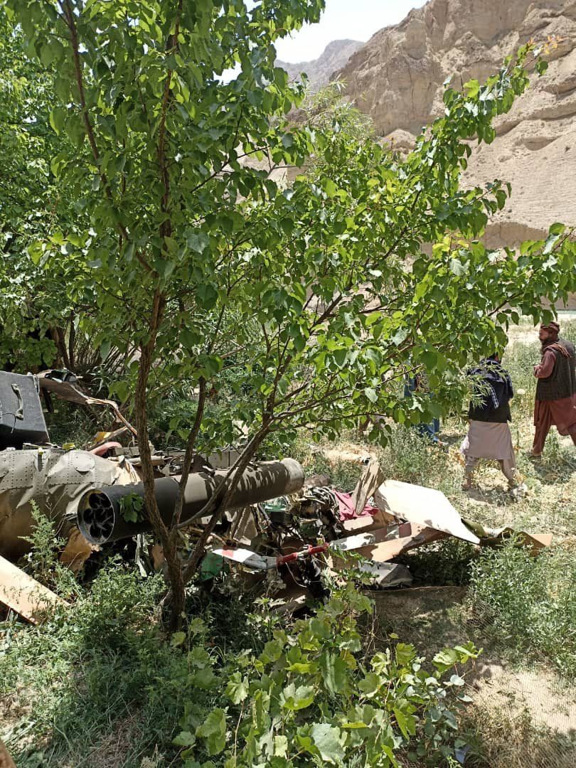 امرالله صالح: سقوط هلیکوپتر دشمن در اثر زمینه سازی ماهرانه و فنی واحد ویژه انجام شد