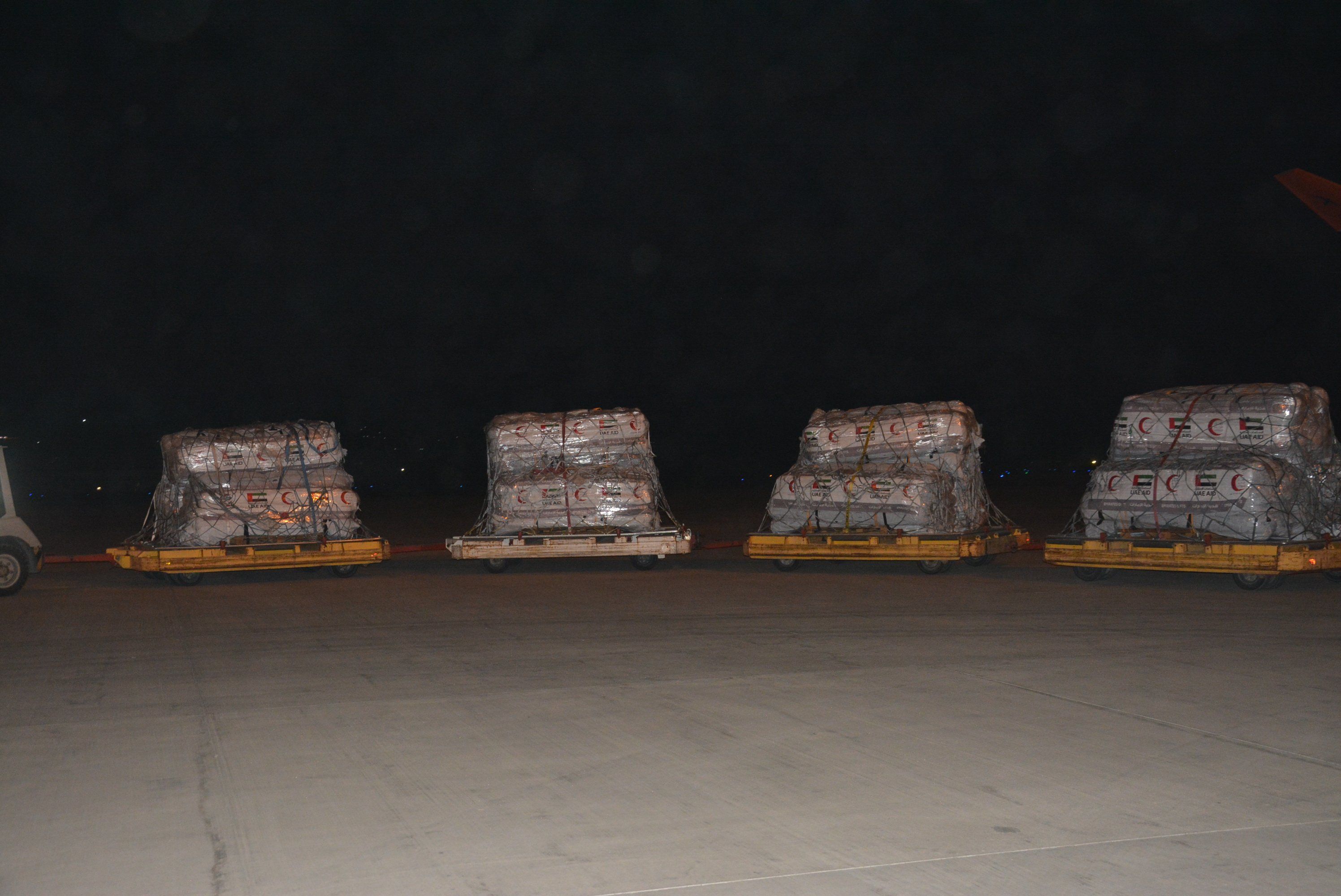 امارات متحده عربی ۲۰ هزار خیمه به مهاجران افغان کمک کرد