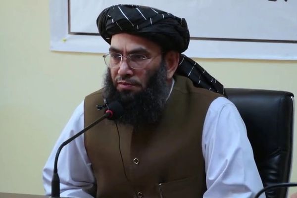 خالد حنفي له خپلو کارکوونکو وغوښتل چې له خلکو سره په نرمۍ چلند وکړي