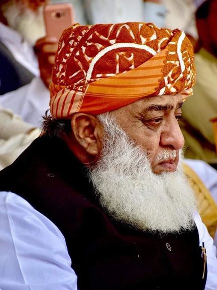 سرچینې: د طالبانو مشر ملا هبت الله د ملا فضل الرحمان سره ليدنه رد کړه