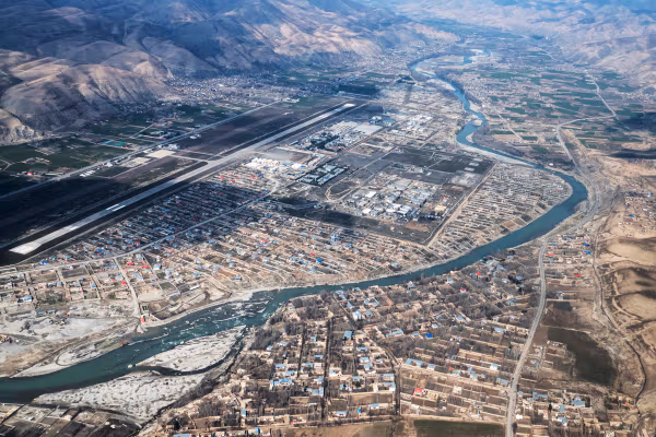 په بدخشان کې یوې درې ته د موټر د لوېدو په پېښه کې ۱۲ کسان مړه شوي