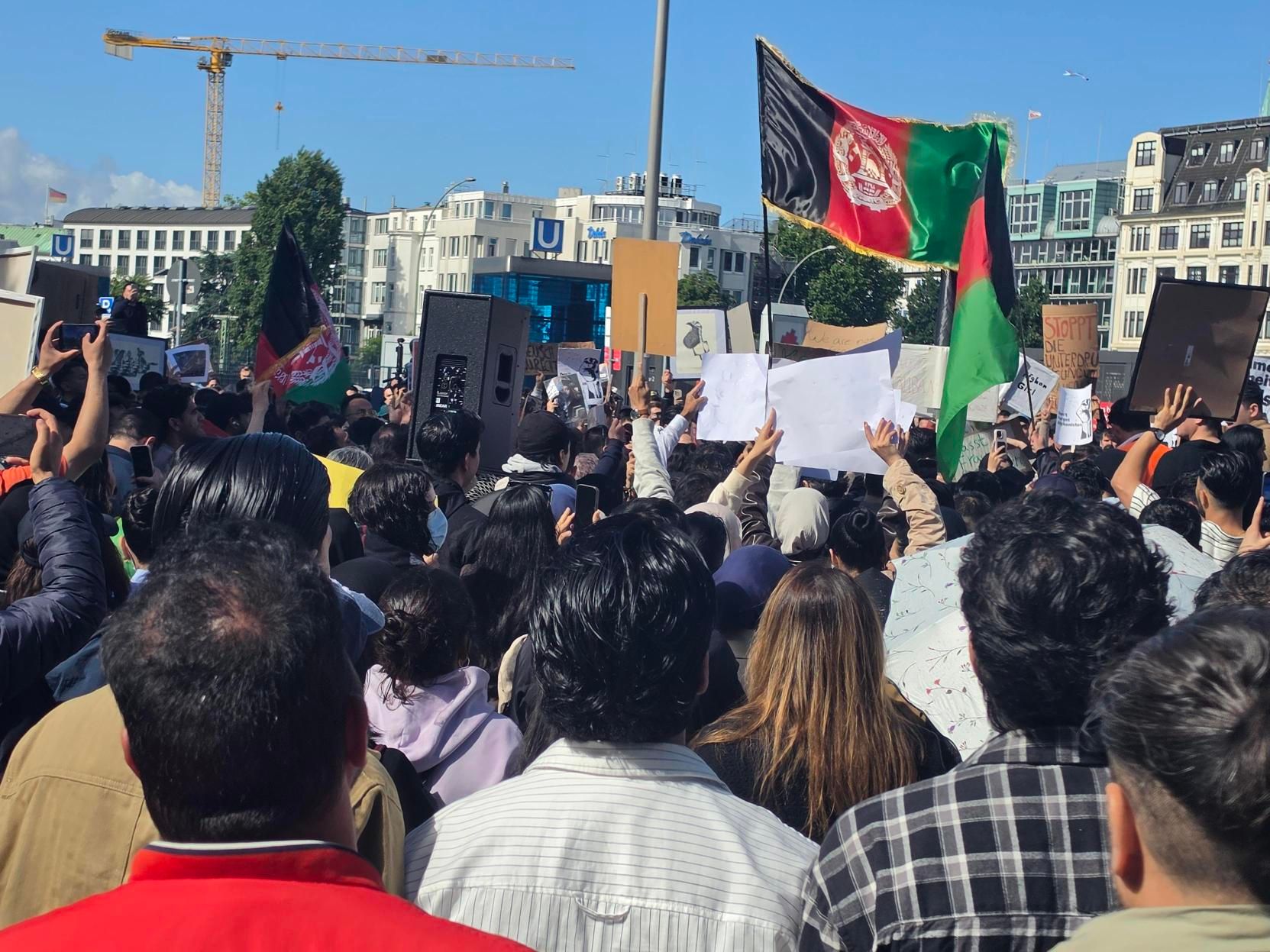 پولیس هامبورگ تایید کرد که در تظاهرات ضد طالبان صدها نفر شرکت داشتند