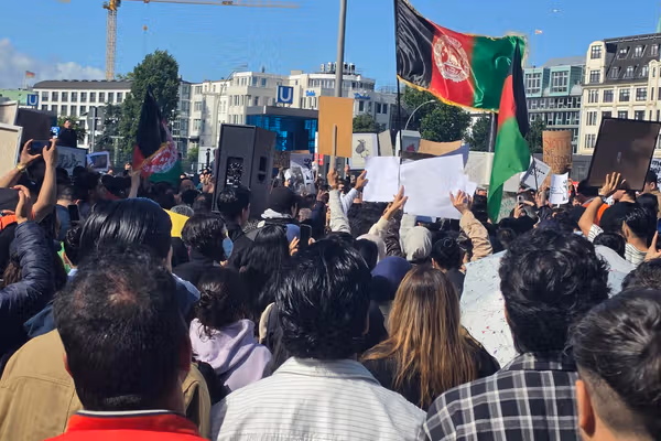 پولیس هامبورگ تایید کرد که در تظاهرات ضد طالبان صدها نفر شرکت داشتند