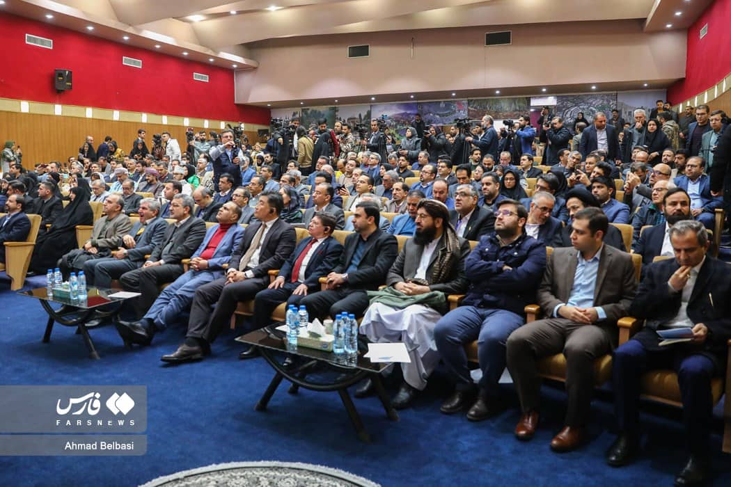 نماینده طالبان در تهران از نمایشگاه تجهیزات آزمایشگاهی ایران‌ بازدید کرد