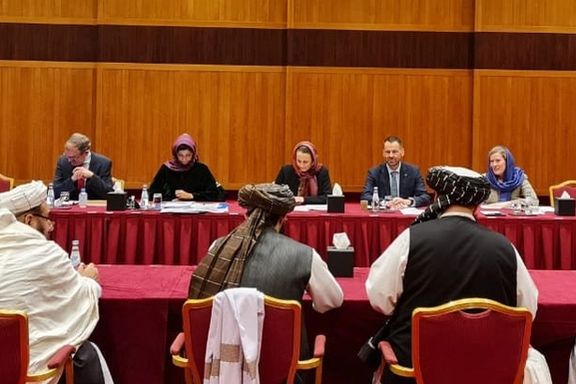 مسیح علینژاد از حجاب نمایندگان زن اتحادیه اروپا در دیدار با طالبان انتقاد کرد