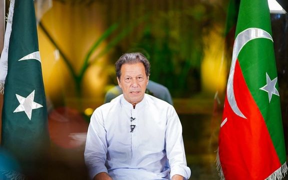 عمران خان اعلام کرد که مجالس پنجاب و خیبر پختونخوا را منحل میکند