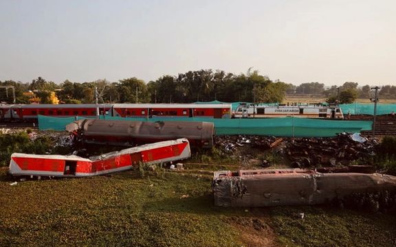 په هند کې د اورګاډو د تکړ له امله ۸ تنه مړه او ګڼ شمېر نور ټپیان شوي دي