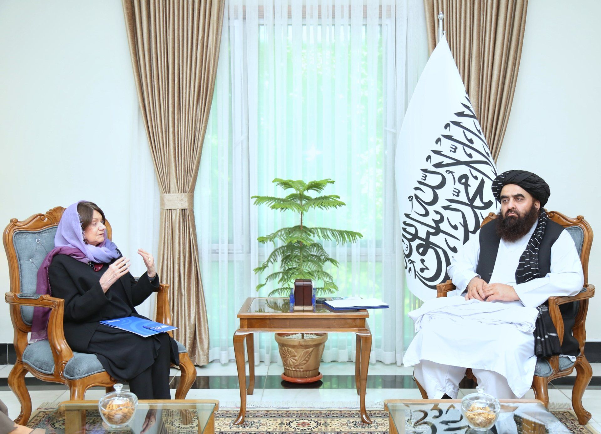 امیر خان متقي د ملګرو ملتونو له مرستیالې سره د دوحې د غونډې په اجنډا او ترکیب غږېدلی دی