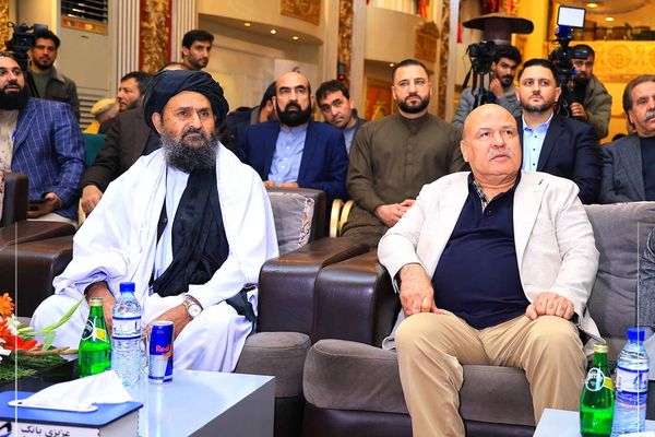 د عزیزي ګروپ مشر د ۱۰ مېلیارده ډالرو په ارزښت د انرژۍ تولید پروژه لاسلیک کړه