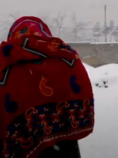 مسؤول أممي: أفغانستان تشهد عمليات بيع فتيات من أجل الزواج المبكر 