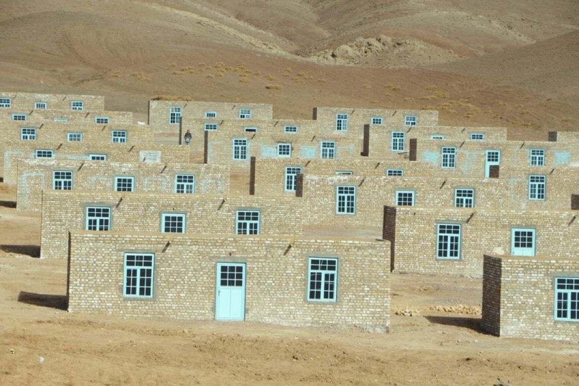 طالبانو د هرات زلزله ځپلو ته ۳۶ بابه کورونه وسپارل