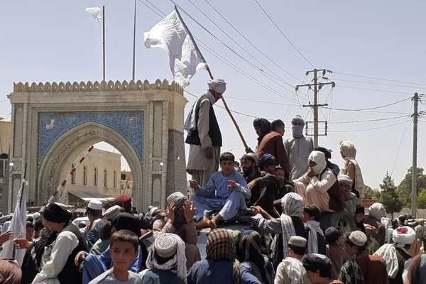 د کندهار او هلمند له سقوطه تر کابله؛ د طالبانو د چټک پرمختګ وروستۍ ورځې