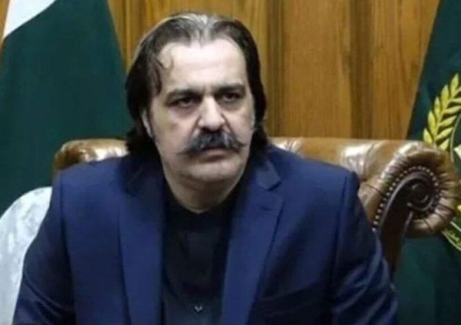 د پښتونخوا مشر وزیر د پاکستان ملي سرود ته د نه اودرېدو له امله د طالبانو د کونسل ننګه وکړه