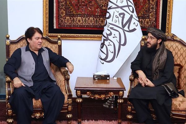 د طالبانو سفیر د خیبر پښتونخوا چارواکو سره د افغان کډوالو پر ستونزو خبرې وکړې