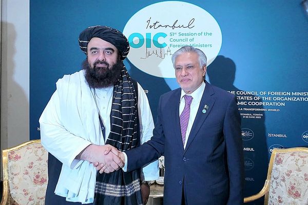امیرخان متقي له اسحاق ډار سره وکتل