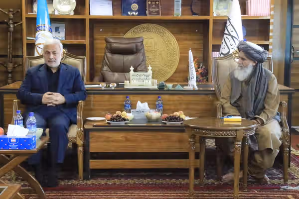 ایراني چارواکی او د ننګرهار طالب والي د دوهاړخیزو همکاریو پر پراختیا غږېدلي