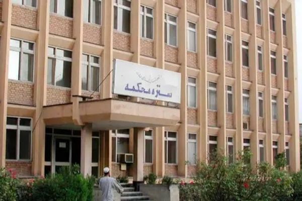 طالبانو په پروان او کونړ ولایتونو کې ۱۴ کسان په عام محضر کې په دُرو وهلي دي