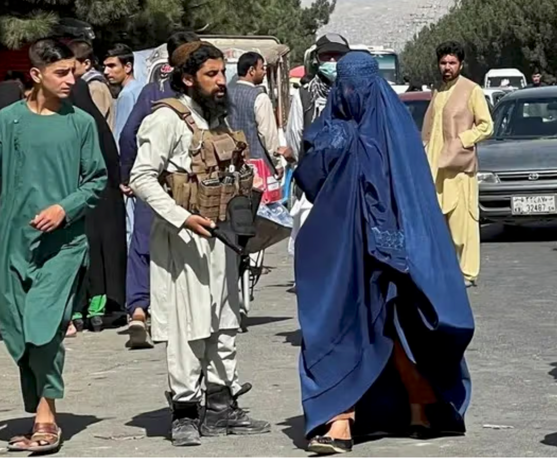 طالبانو د جمعې خطیبانو ته د ښځو د حجاب په اړه د خطبو سپارښتنه کړې