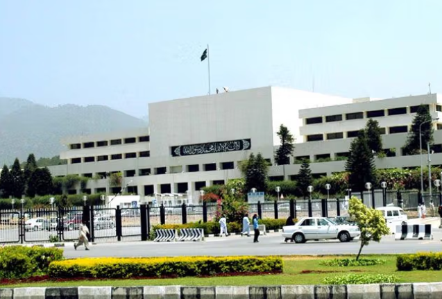 باكستان تجمع معارضي طالبان الأفغان في إسلام آباد لأول مرة