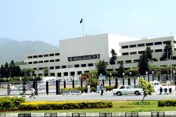 باكستان تجمع معارضي طالبان الأفغان في إسلام آباد لأول مرة