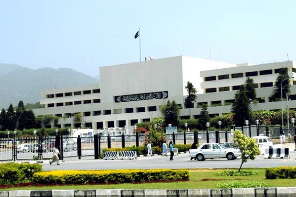 باكستان تجمع معارضي طالبان الأفغان في إسلام آباد لأول مرة