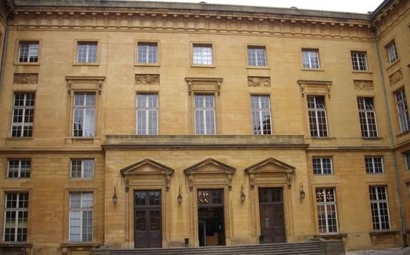 زن فرانسوی و شوهر افغانش به دلیل ختنه دو کودک در افغانستان به زندان محکوم شدند