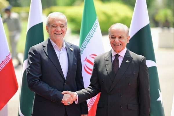 شهباز شریف: پاکستان از حق ایران برای دستیابی به انرژی هستهای صلحآمیز حمایت میکند
