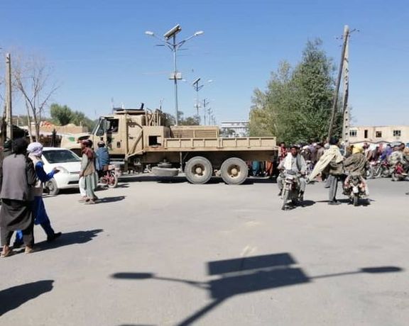 منابع محلی در غور: طالبان روز یکشنبه ۶ مرد و ۱ زن را در ملاء عام شلاق زدند