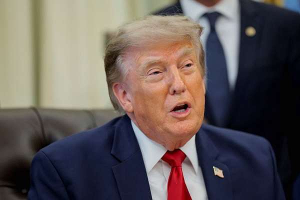 ټرمپ په روانه اونۍ کې پر لسګونو هېوادونو نوې سوداګریزې تعرفې لګوي