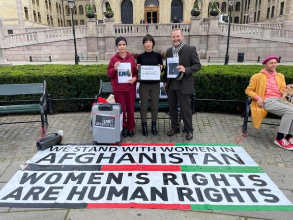 اعتصاب غذا دو فعال زن افغان در مقابل پارلمان ناروی